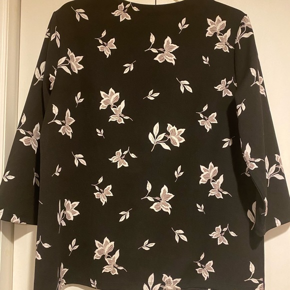 Large Ann Taylor Black Shell top. Grey/white flower pattern. 95% Poly 5% Spandex - Picture 2 of 4